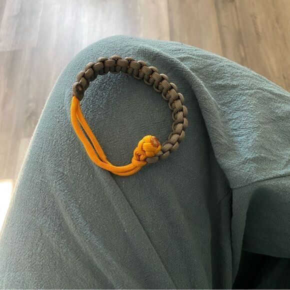 Cobra Paracord Bracelet NEW Unisex Gray Goldenrod Yellow Adjustable - Picture 2 of 8
